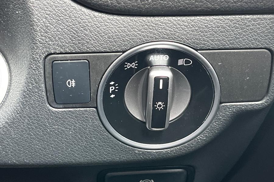 Mercedes-Benz CLA Photo autoimg-8499cd2671ffd6e2b7c66d44a4407fcaaabaf785.jpg