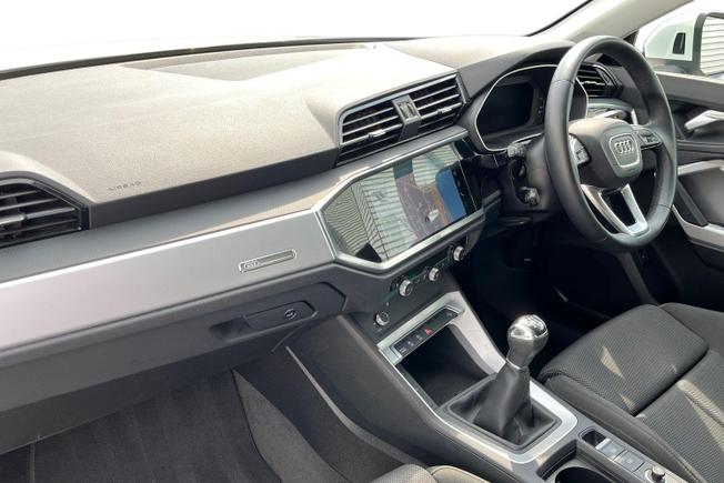 AUDI Q3 Photo 2