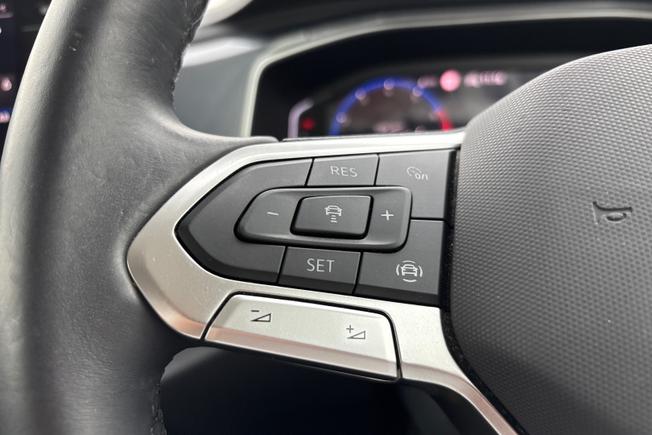 VOLKSWAGEN T-Roc Photo 16