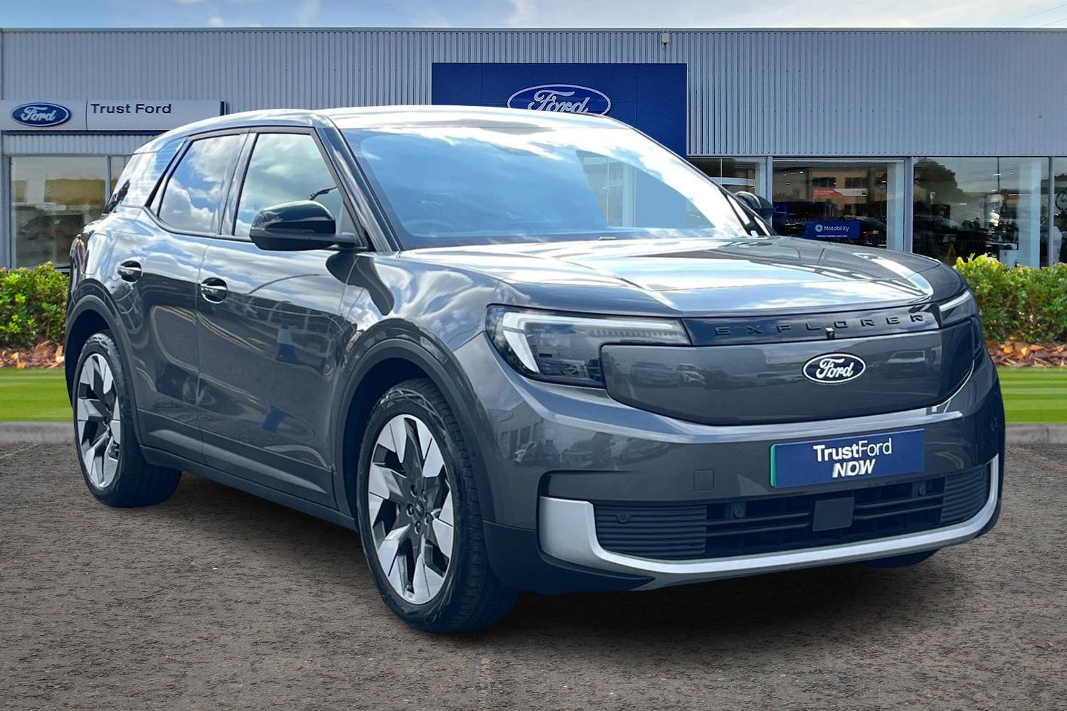 Ford Explorer Photo 0