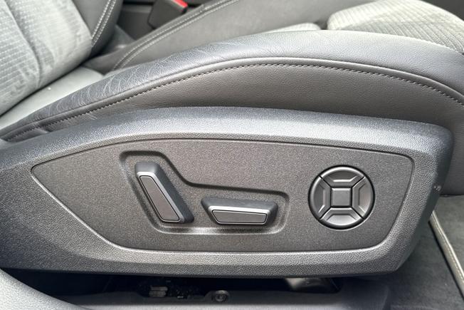 Audi A6 Saloon Photo 25