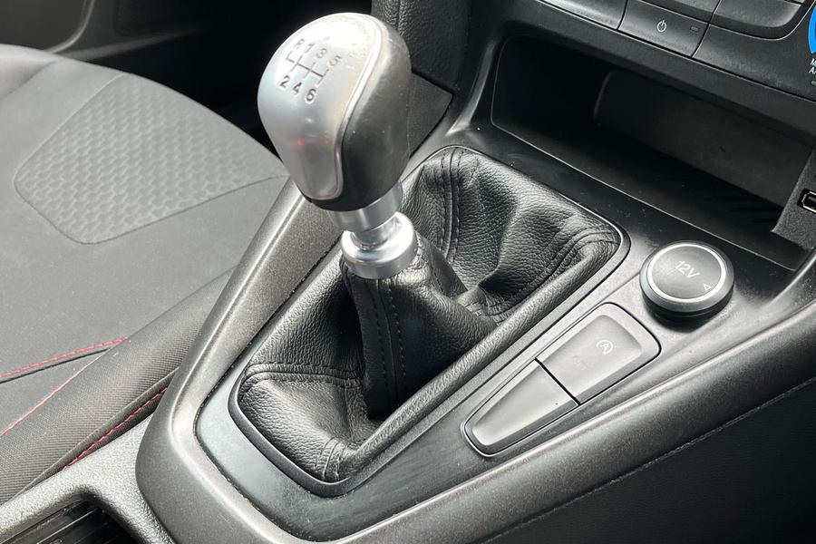 Ford FOCUS Photo autoimg-84b25bf9d6a6b2165df0edc99bba2a1fe826a848.jpg