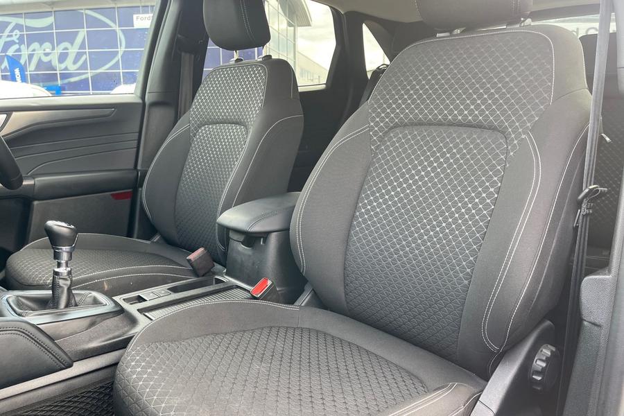 Ford KUGA Photo autoimg-84b5a592fa3eb0a46c4397f2142ea2106abf0379.jpg