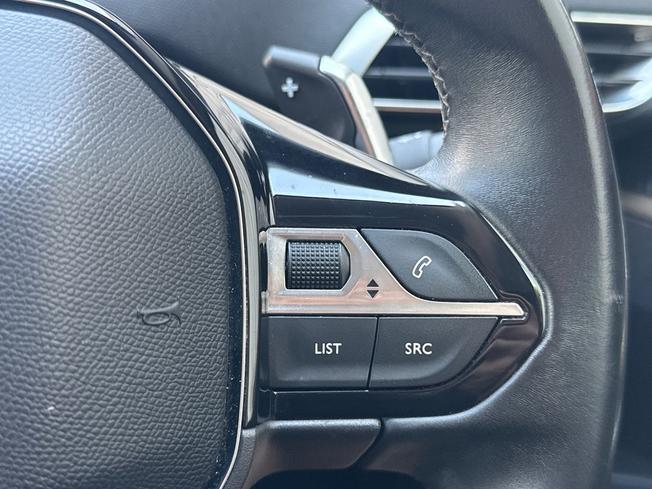 PEUGEOT 5008 Photo 17
