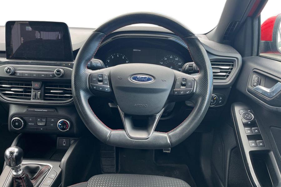Ford FOCUS Photo autoimg-84b98f0bcc33b73311498e0a8eee182528eb0988.jpg