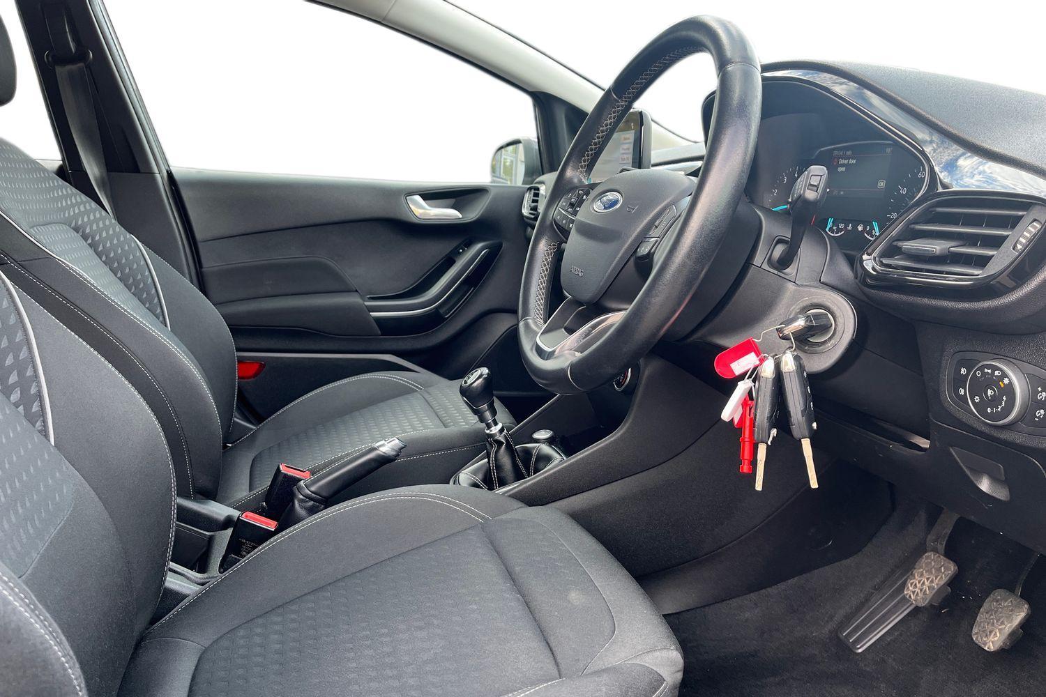Ford FIESTA Photo 8