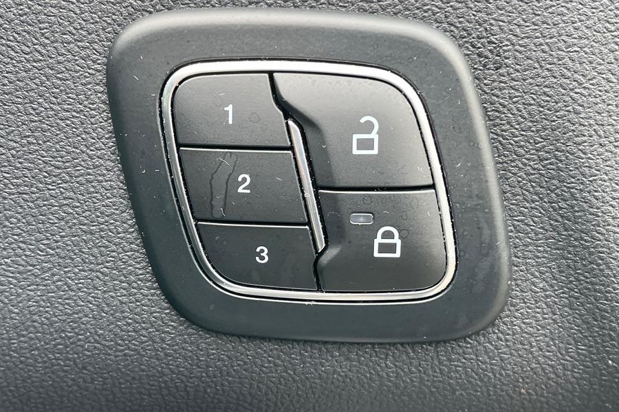 Ford KUGA Photo autoimg-84bc4f39b7b7232d4a56fcb060cb12e94c9e0161.jpg