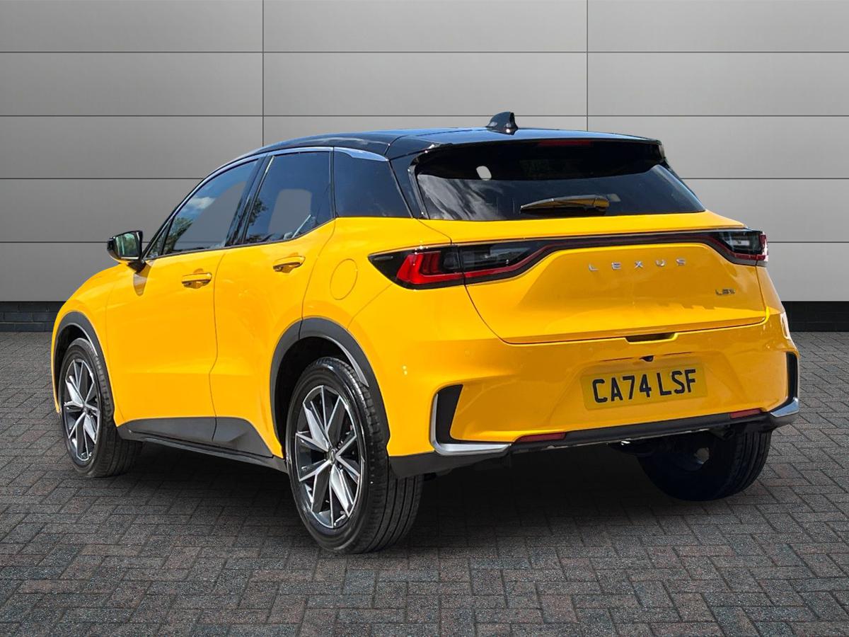 Lexus LBX Photo 1