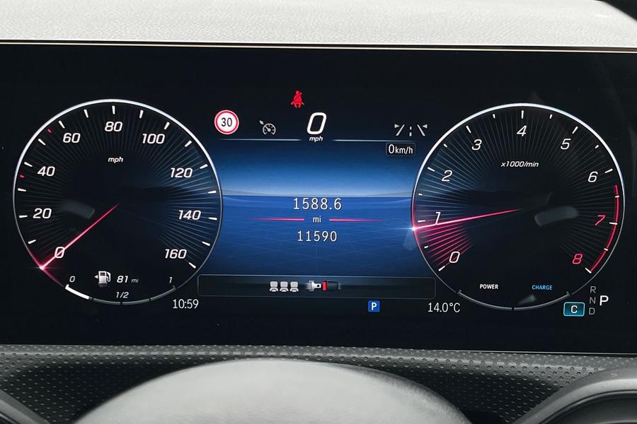 Mercedes-Benz CLA Photo autoimg-84c771e0573ab6e067fe5405efd8d15100e0593c.jpg