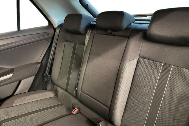 VOLKSWAGEN T-Roc Photo 9
