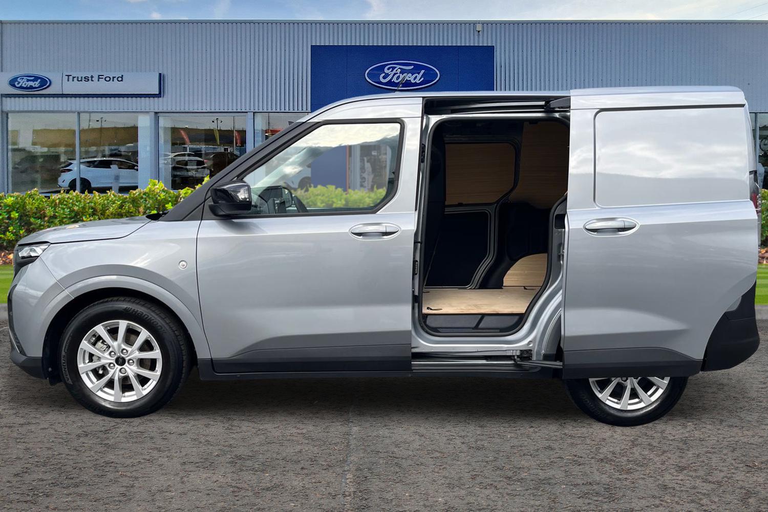 Ford TRANSIT COURIER Photo 4