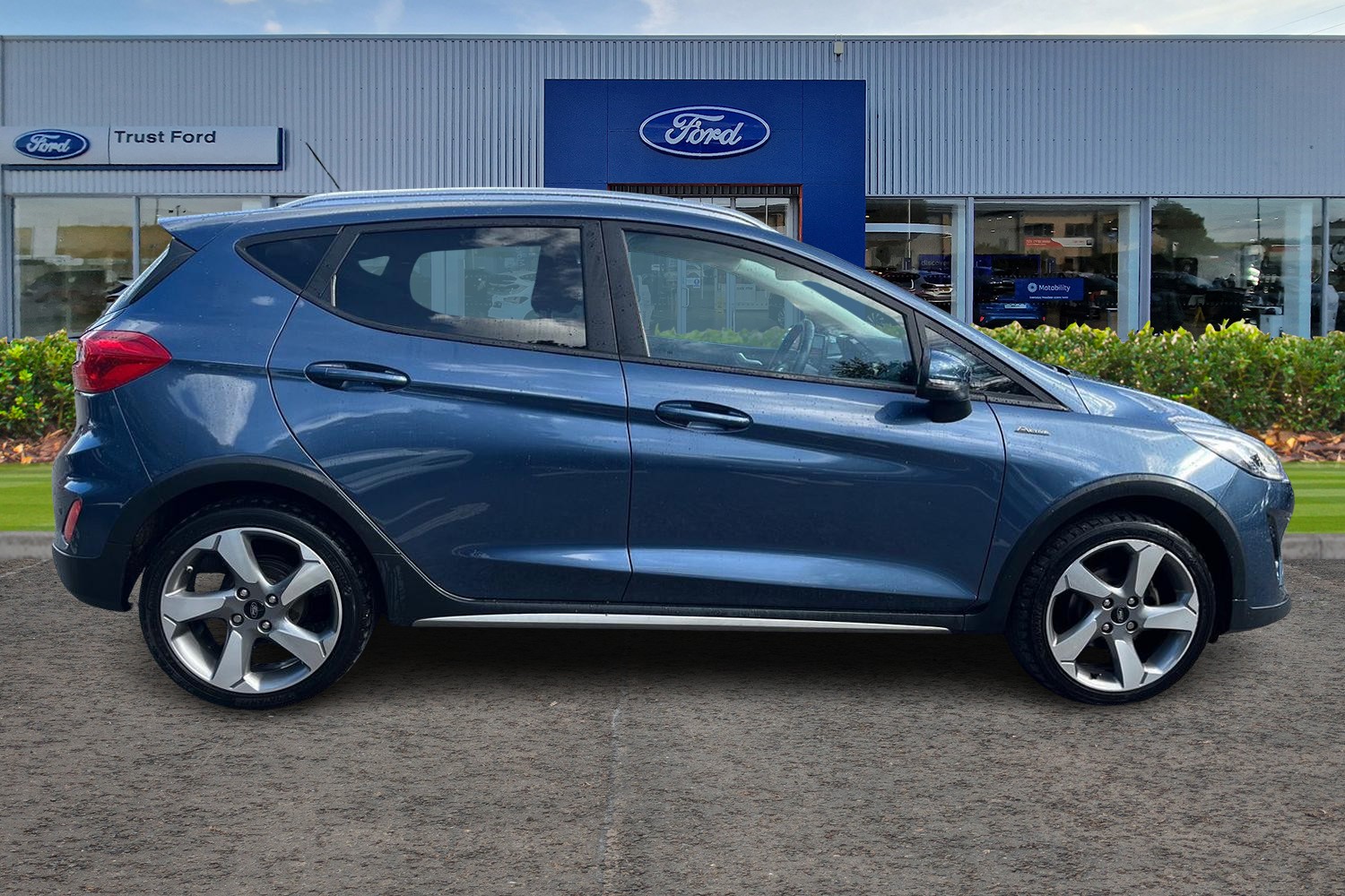 Ford FIESTA Photo 2