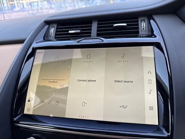 JAGUAR E-Pace Photo 35