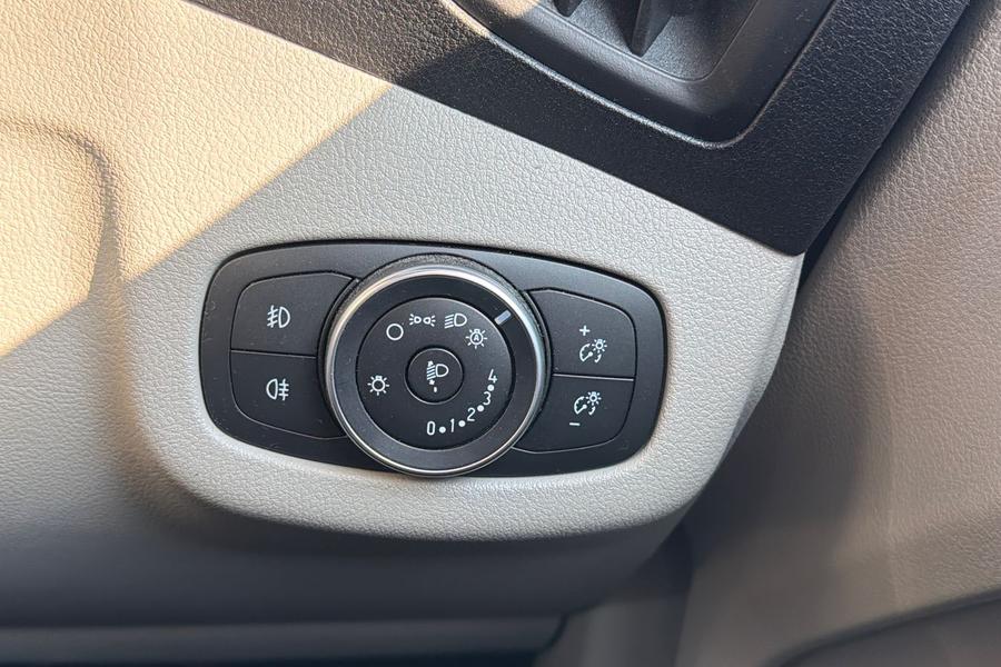 Ford TOURNEO CONNECT Photo autoimg-84e12cd5e79b5201ad062cd4ca6cb36002d10481.jpg