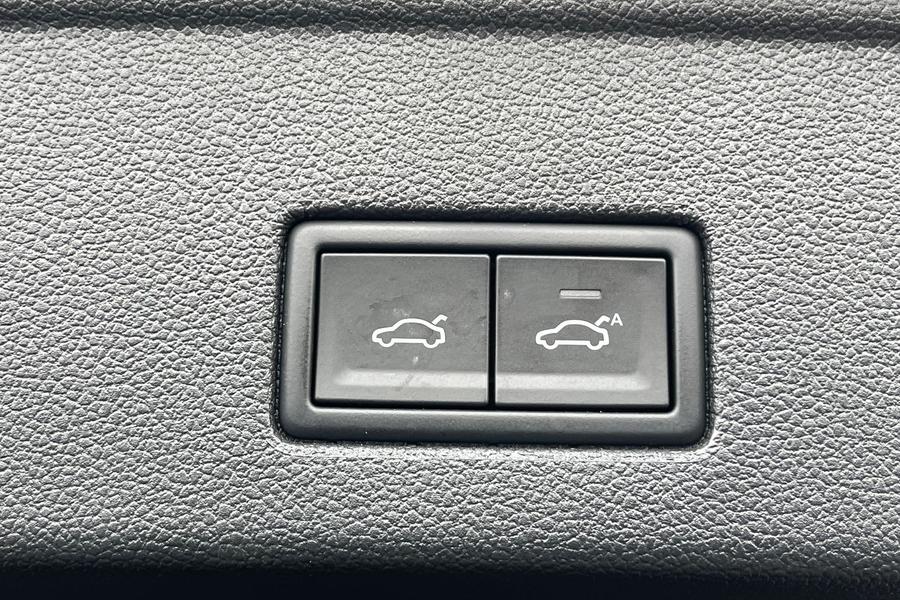 Volkswagen TOUAREG Photo autoimg-84e4e6c6b79bfcb5eb0562fa2e1bbddd6e15a72e.jpg