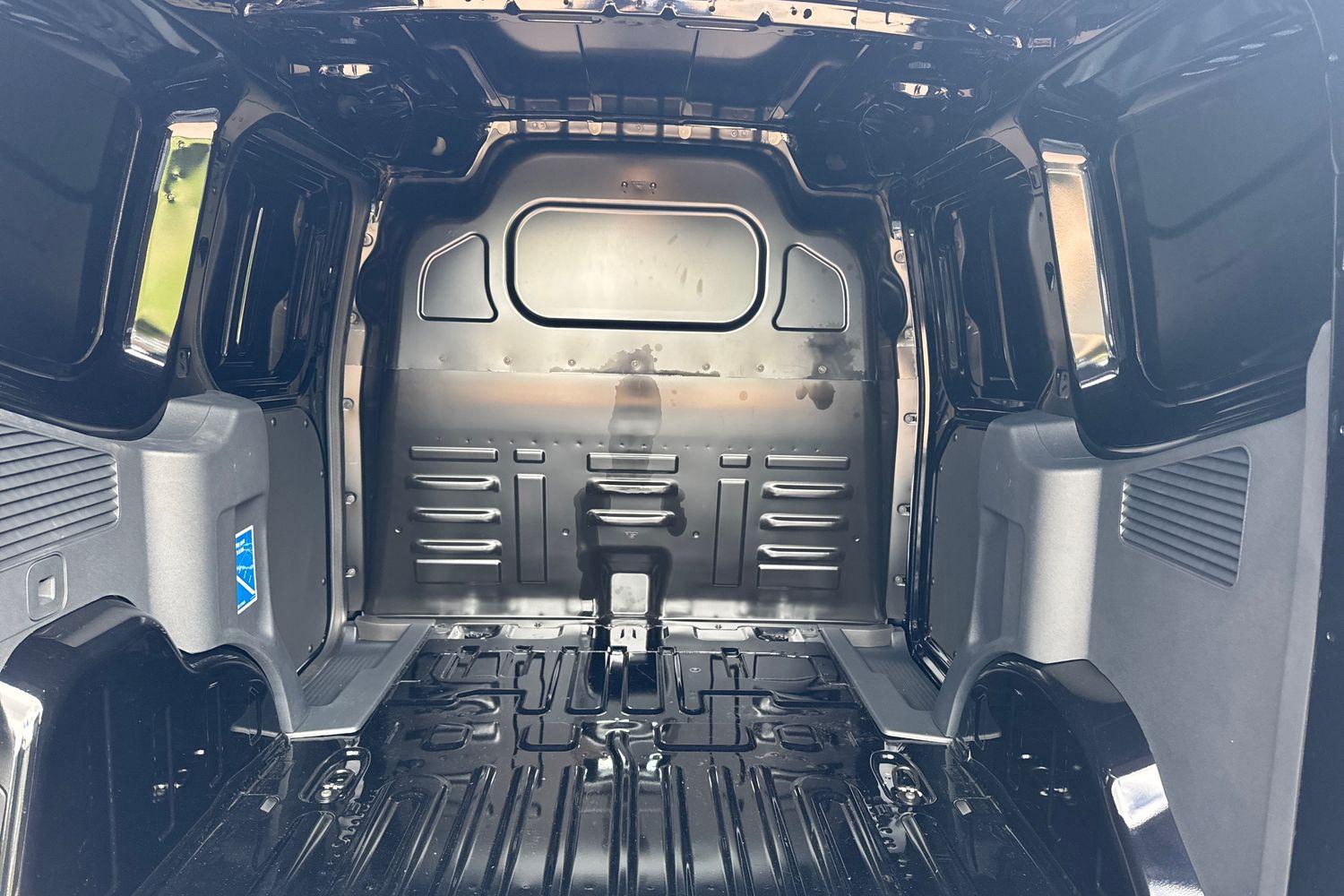 Ford E-TRANSIT COURIER Photo 20