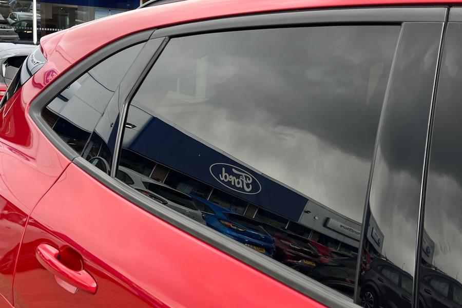 Ford Kuga Photo autoimg-84f37971ac09ee8c9b0148de65227bd9fad0a0c7.jpg