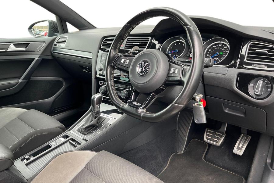 Volkswagen GOLF Photo autoimg-84f505e32eac31d211efdb44f715d14ec6e0dc5f.jpg