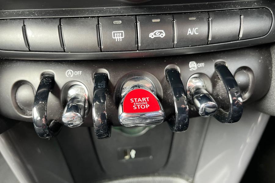 MINI HATCHBACK Photo autoimg-84f6a222ad901a3ac8f5b8bbe3a62485e5f219ad.jpg