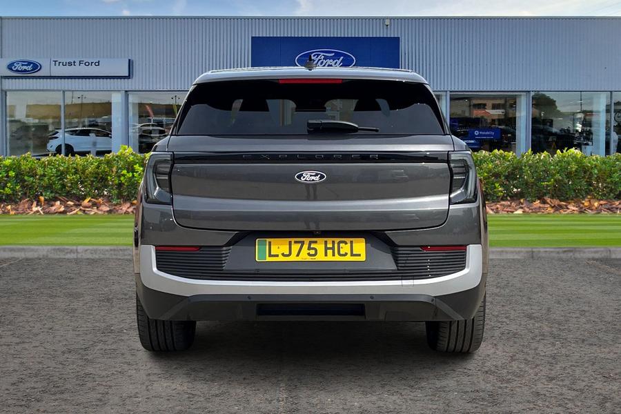 Ford Explorer Photo autoimg-84f6d44a1a511487bbb9c442b44b2a39d3a159a6.jpg