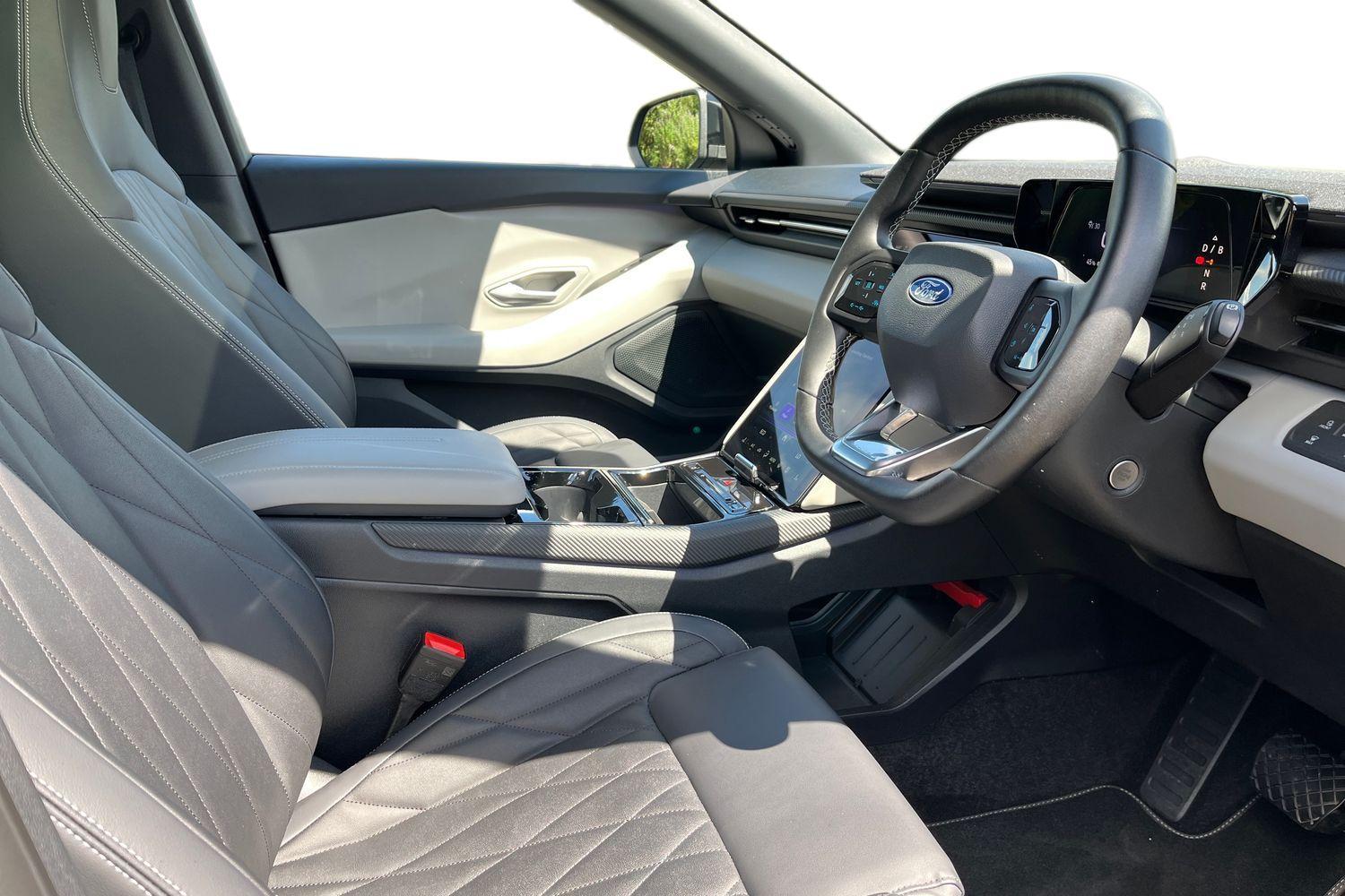 Ford Explorer Photo 8