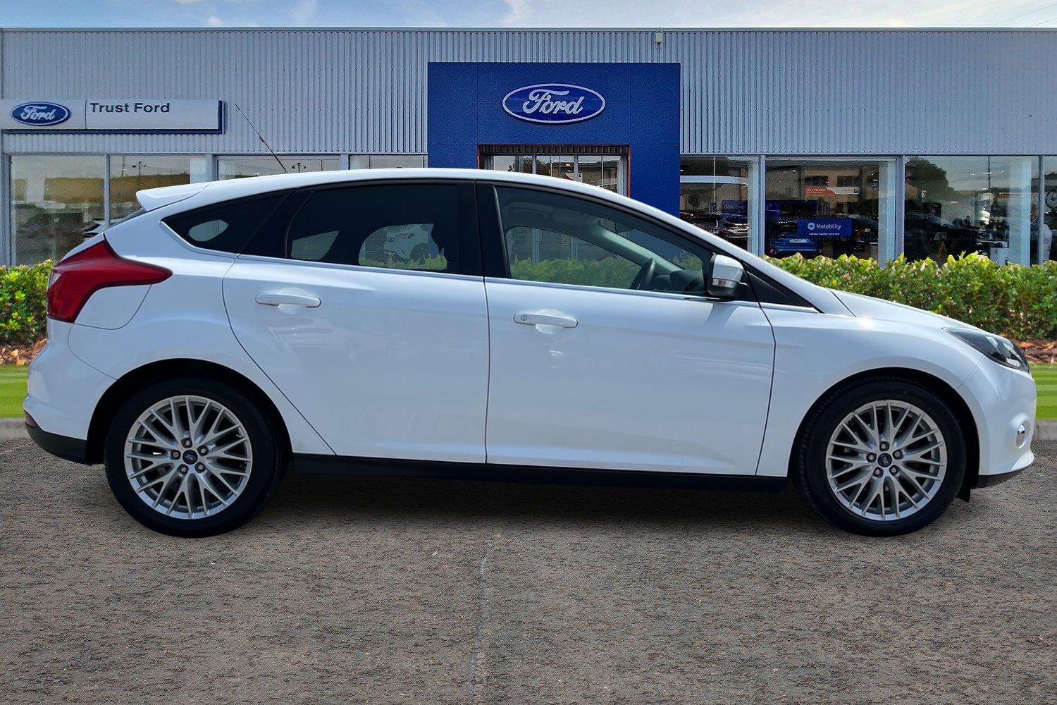 Ford Focus Photo 2