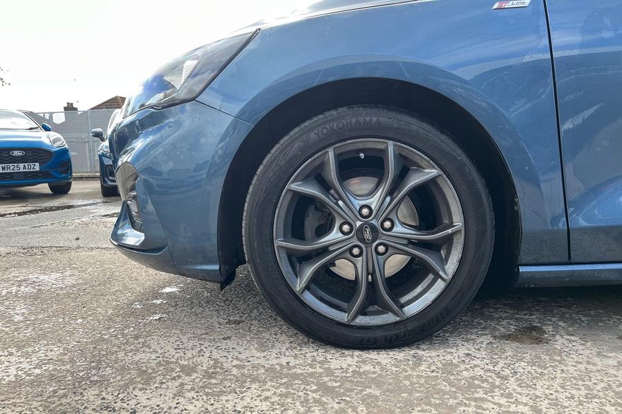 Ford FOCUS Photo autoimg-850bcacd1a29df60a968d16c6f6fb0ca1996f379.jpg