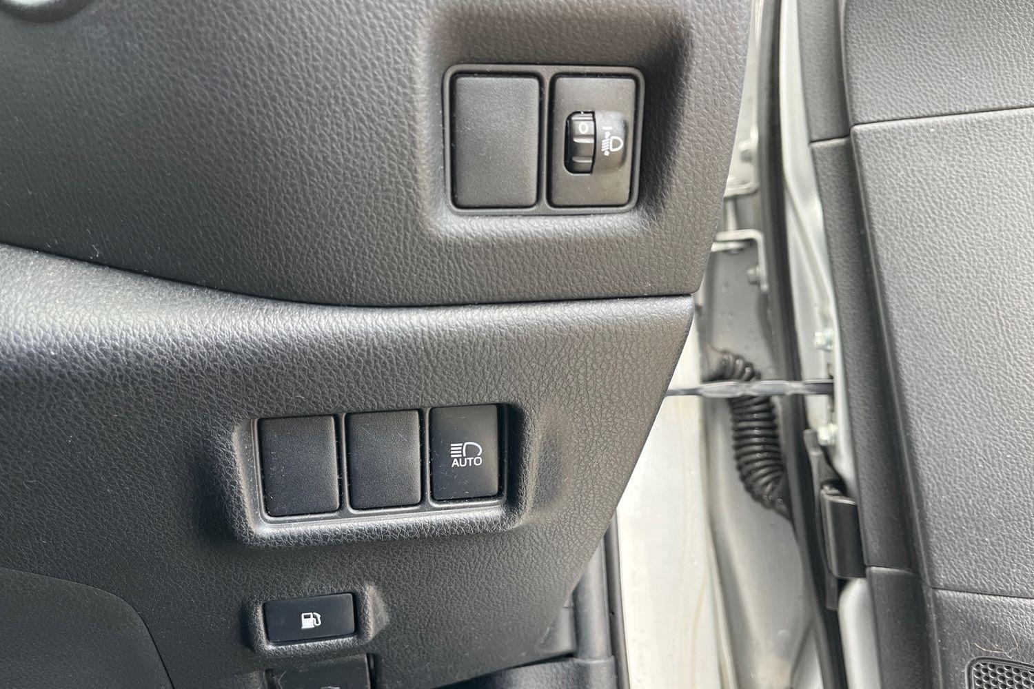 Toyota C-HR Photo 25
