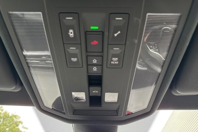 VOLKSWAGEN Touareg Photo 24