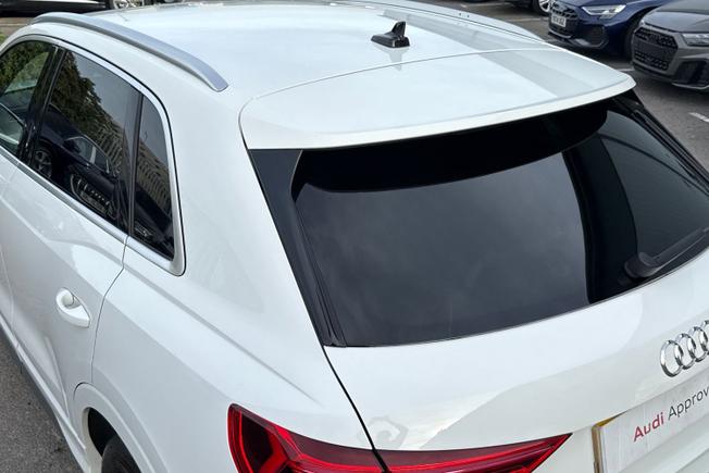 AUDI Q3 Photo 24