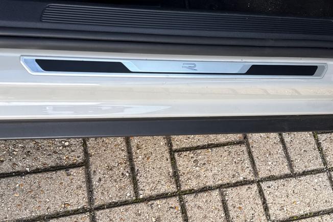VOLKSWAGEN T-Roc Photo 31
