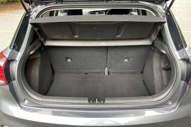 HYUNDAI i20 Photo 12