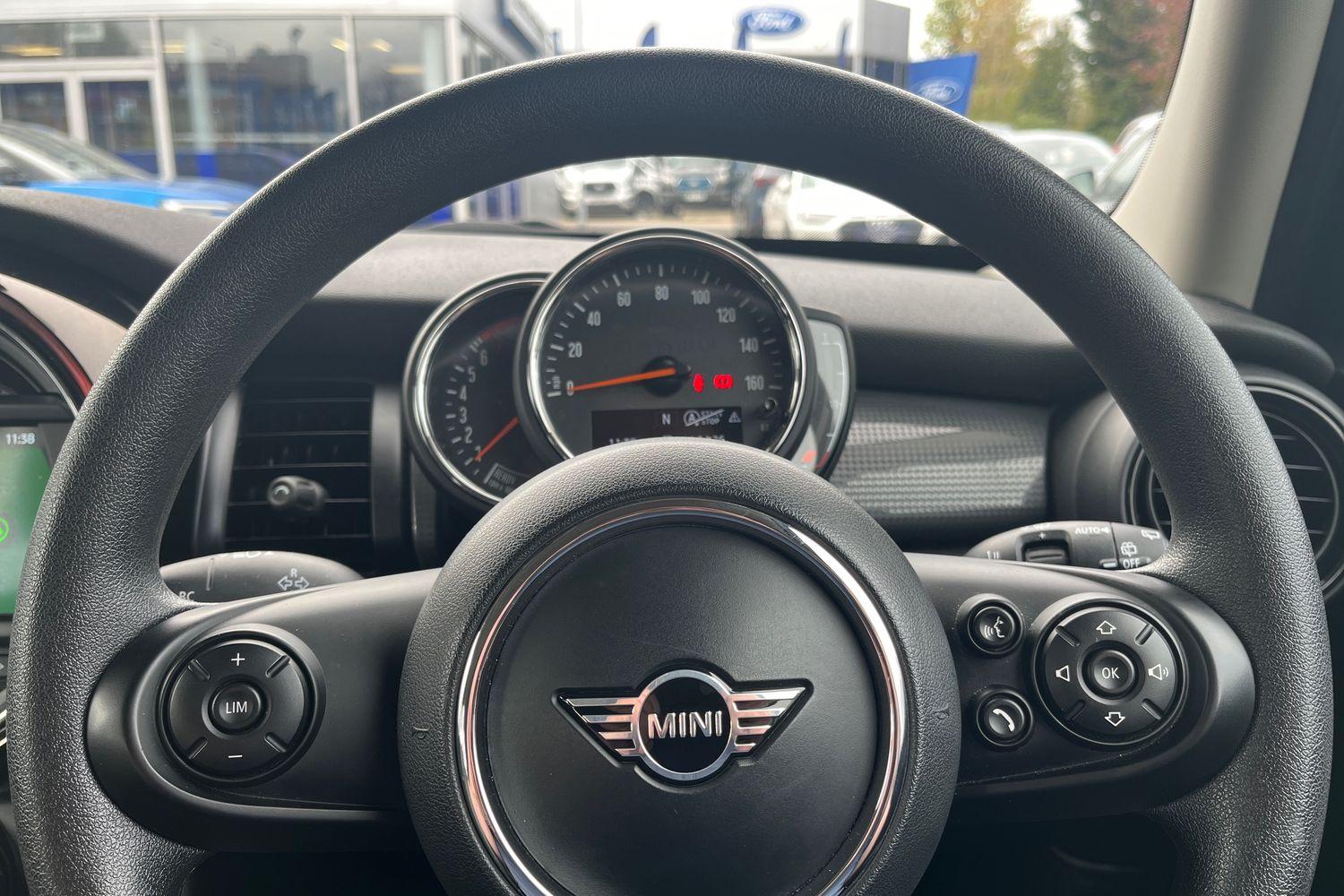 MINI HATCHBACK Photo 11