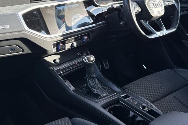 AUDI Q3 Photo 25