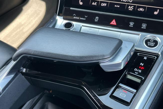 AUDI E-Tron Photo 30