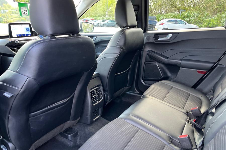 Ford KUGA Photo autoimg-852d49c48a1383065cda03bb3f76545110ed11af.jpg