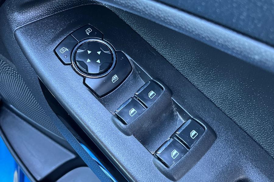 Ford ECOSPORT Photo autoimg-853046461f1bed40dce37b12c5c61e4c40407cb5.jpg