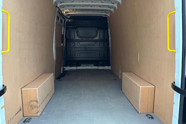 VOLKSWAGEN Crafter Photo 12