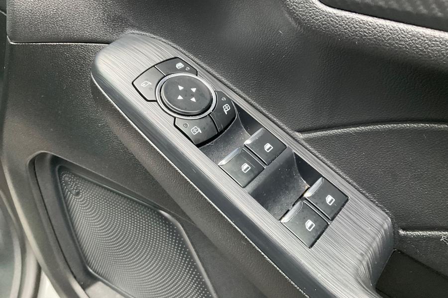 Ford KUGA Photo autoimg-853c1ad51aa5495b3b00ede4d9567cd9783214f8.jpg