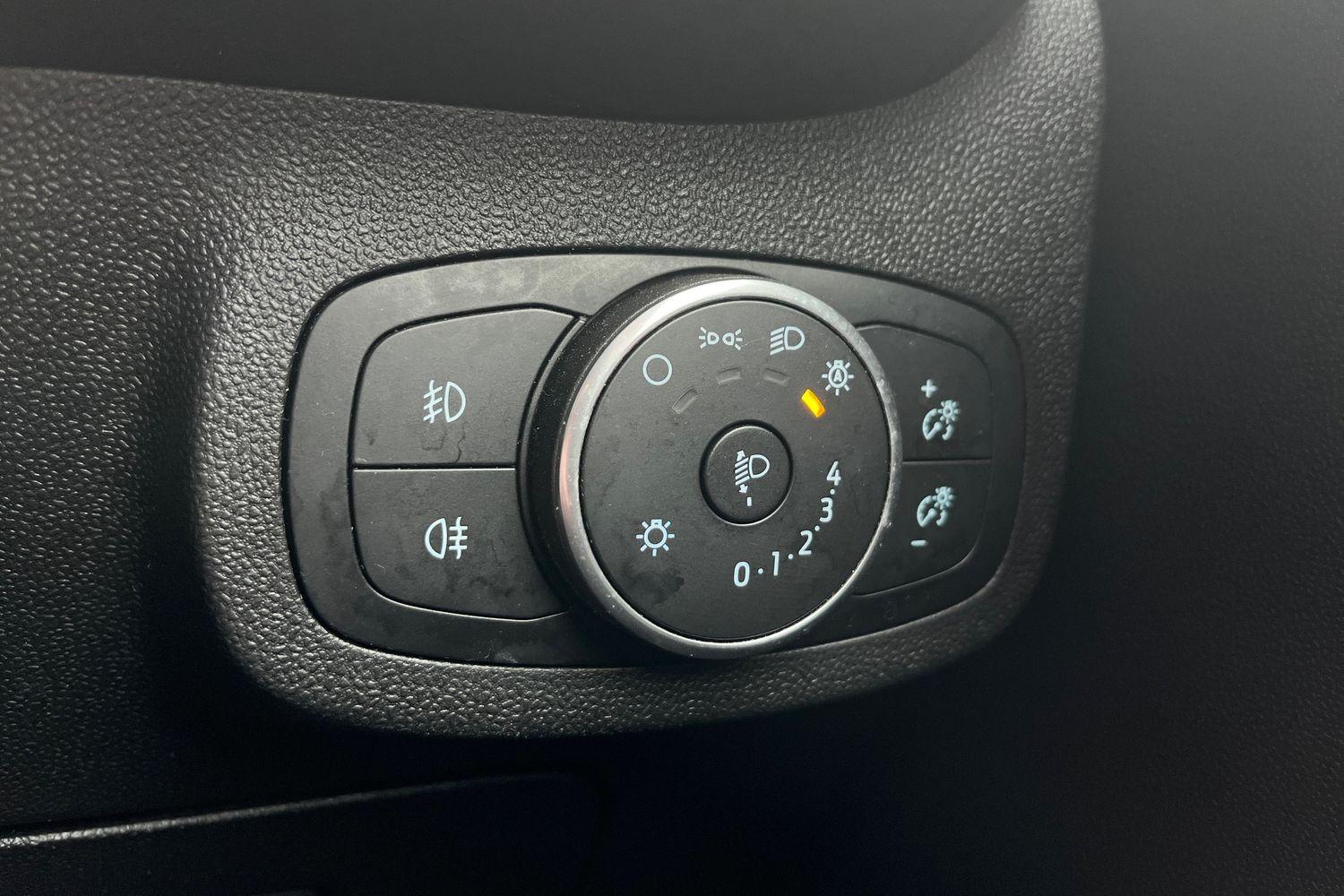 Ford Fiesta Photo 34