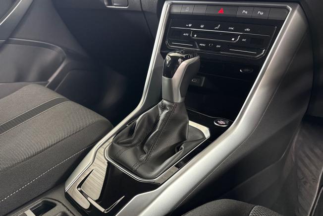 Volkswagen T-Roc Photo 23