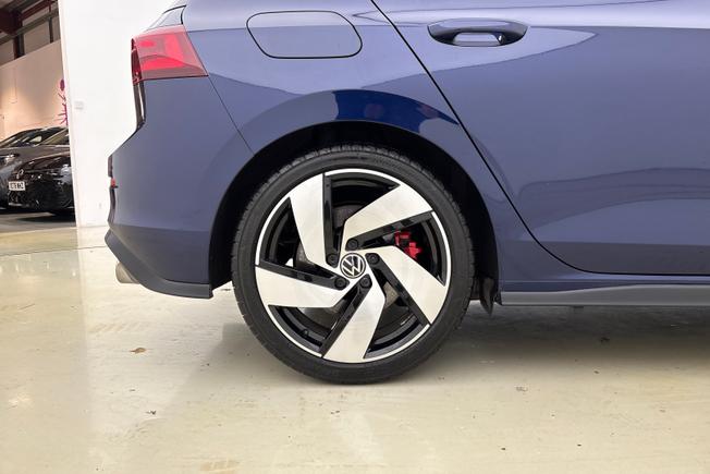 VOLKSWAGEN Golf Photo 5