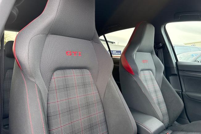 VOLKSWAGEN Golf Photo 28