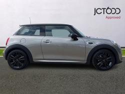 MINI Hatch Photo 4