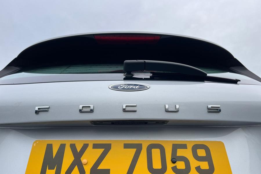 Ford FOCUS Photo autoimg-8563f492110ec921139c0db94ef41452fc1fdc51.jpg