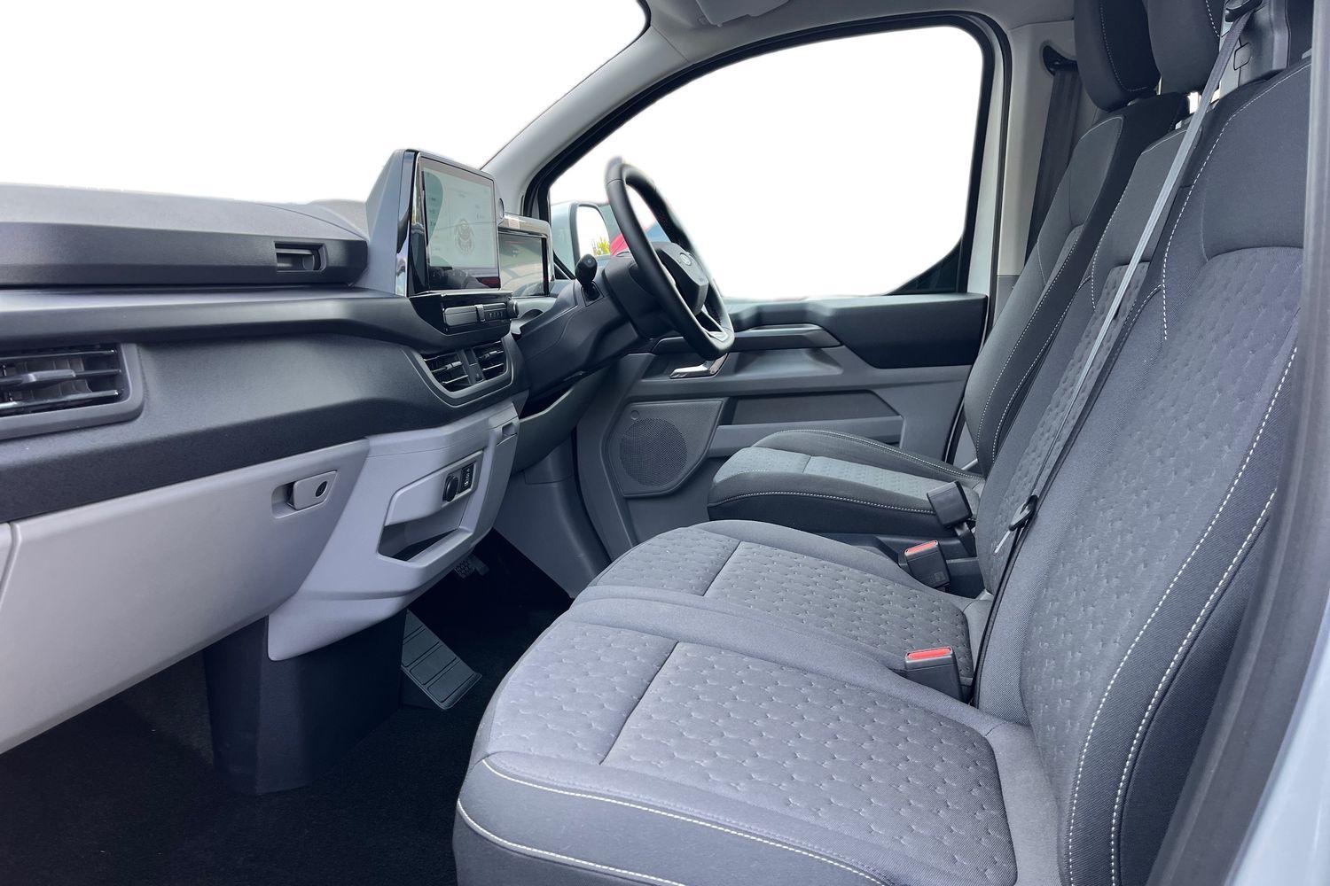 Ford TOURNEO CUSTOM Photo 2