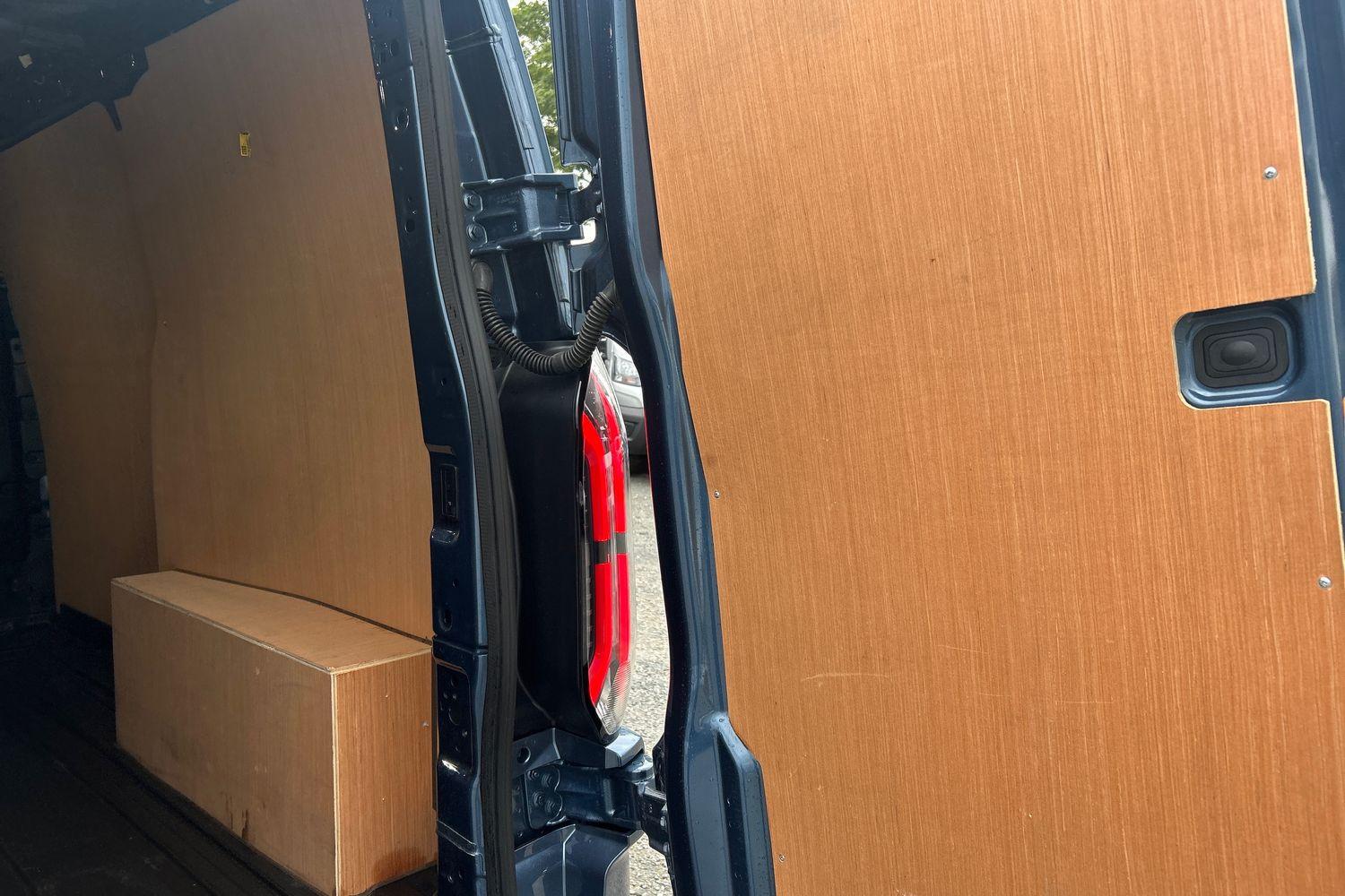 Ford E-TRANSIT CUSTOM Photo 26