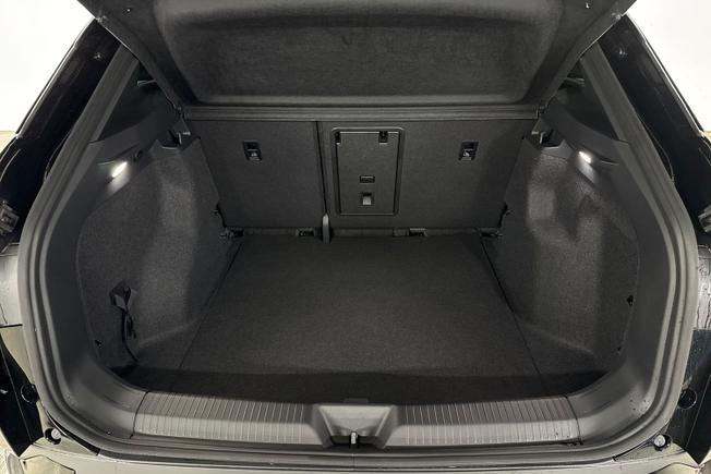 VOLKSWAGEN ID.4 Photo 12