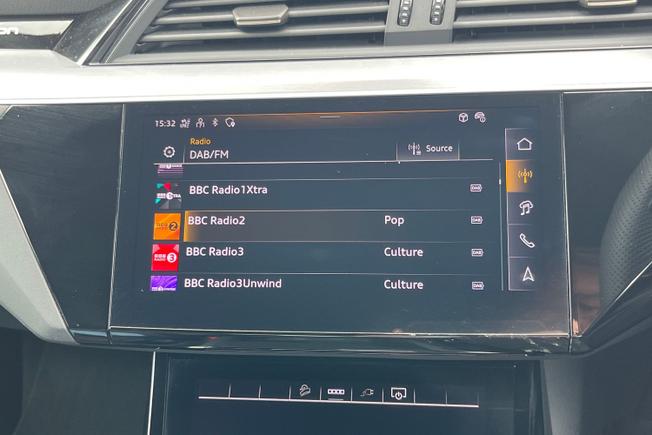 AUDI Q8 E-Tron Photo 13