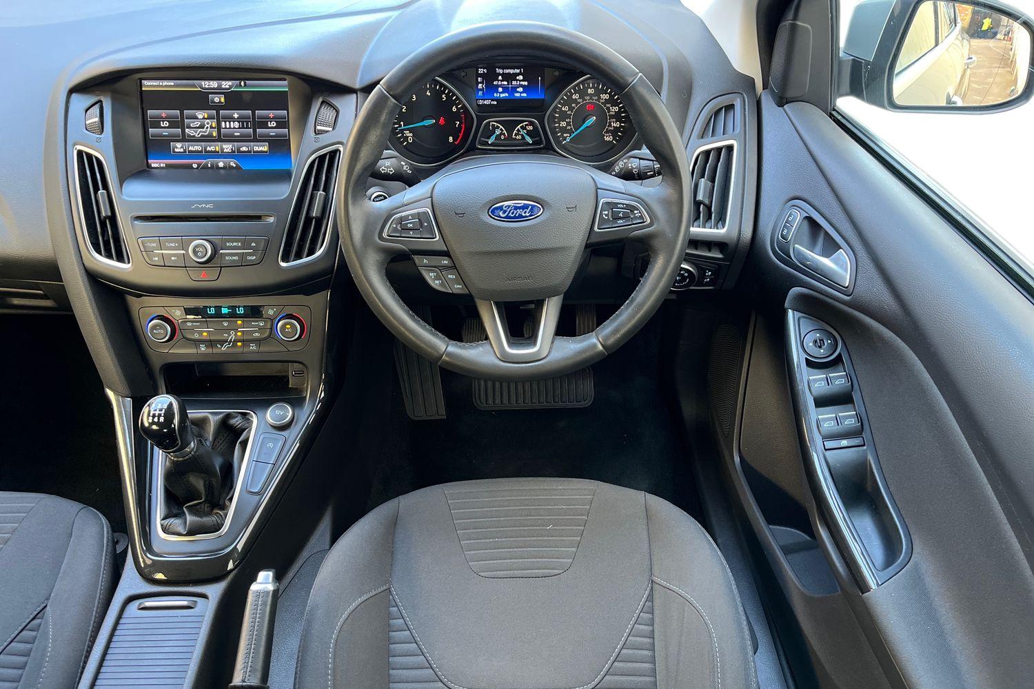 FORD FOCUS Photo 10